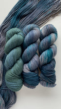 Load image into Gallery viewer, Outlier:  Heather Purple Teal on Victoria DK
